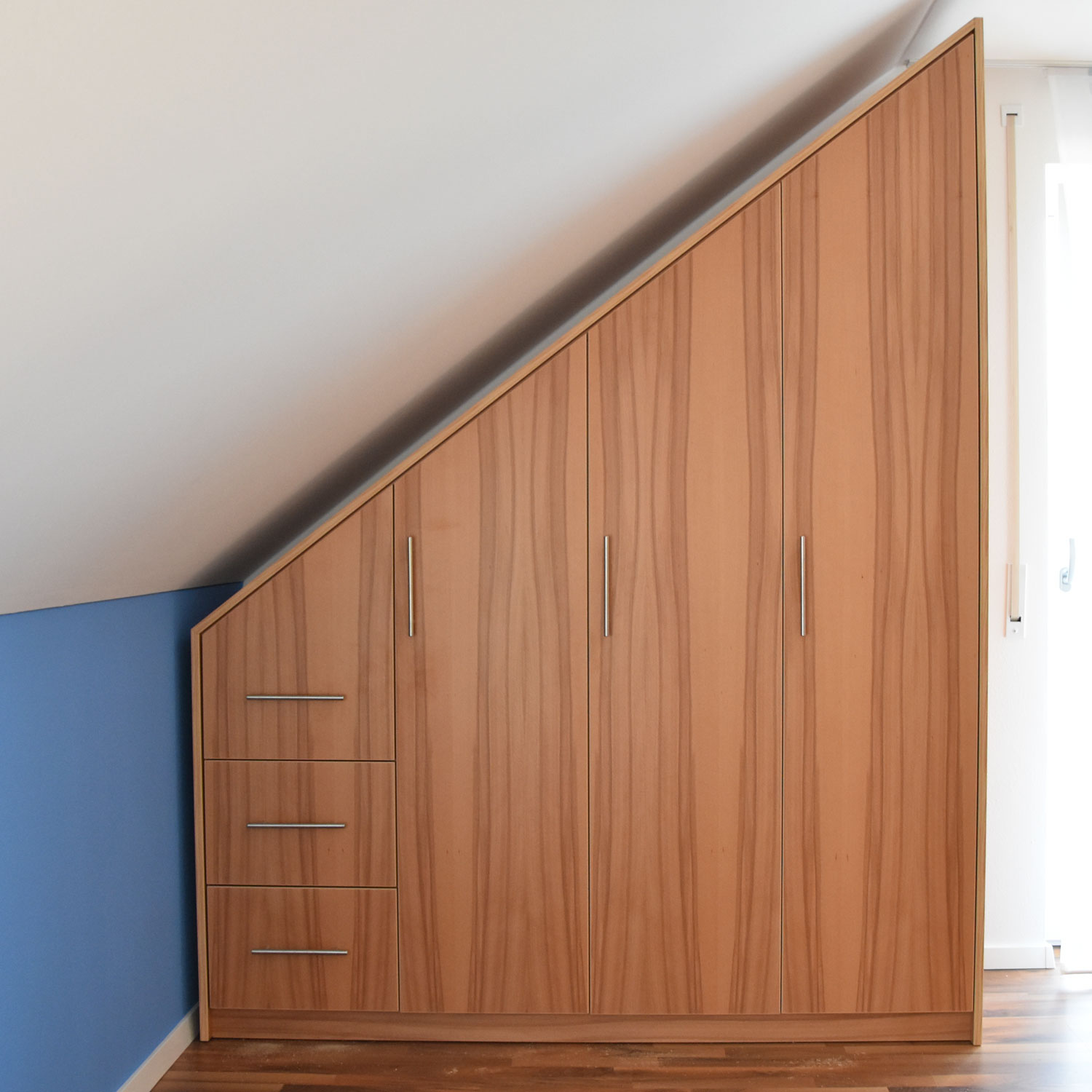 Dachschrägenschrank für Kinderzimmer